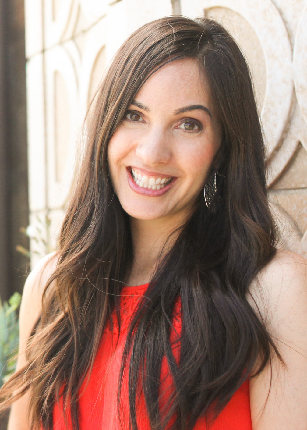 Learn how to create magnetic video marketing content with confidence on camera with filmmaking pro Patricia Kelikani.