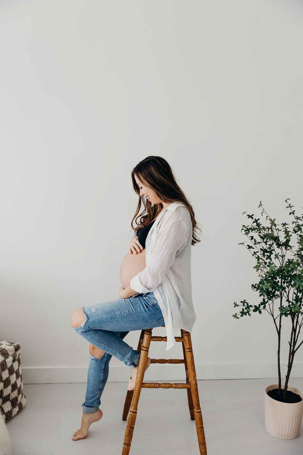 Elizabeth-McCravy-Maternity-Studio-Shoot-12